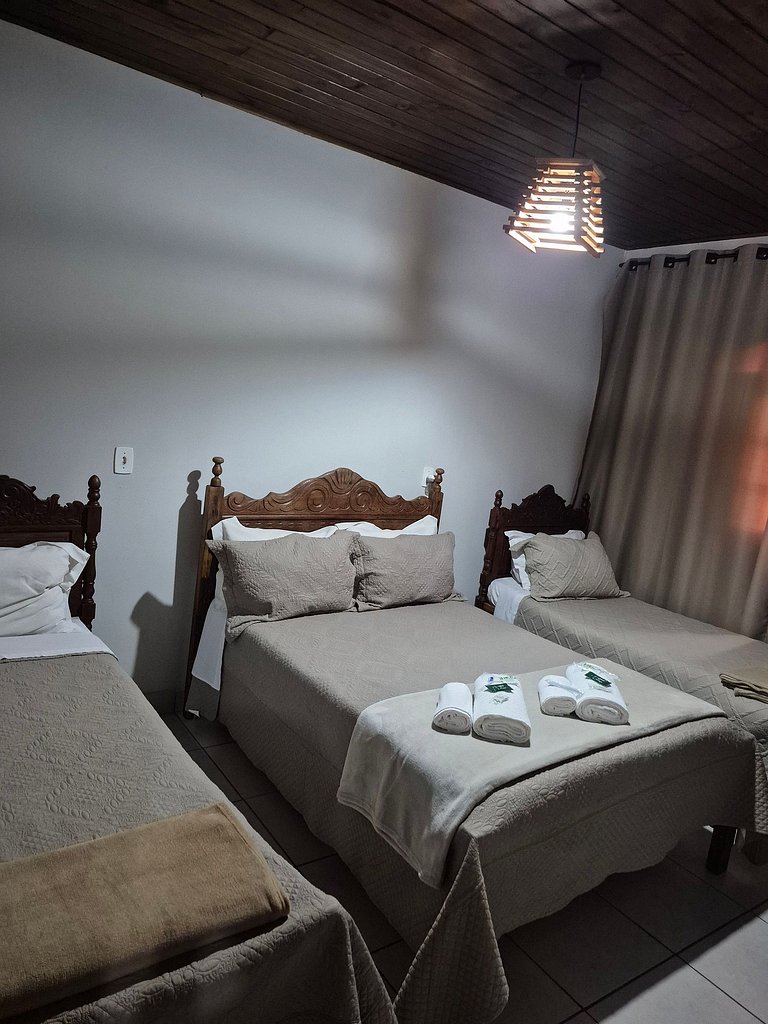 Suíte Standard Quádrupla (Casal + 2 Solteiro)