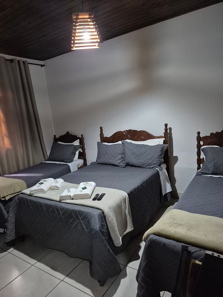 Suíte Standard Quádrupla (Casal + 2 Solteiro)